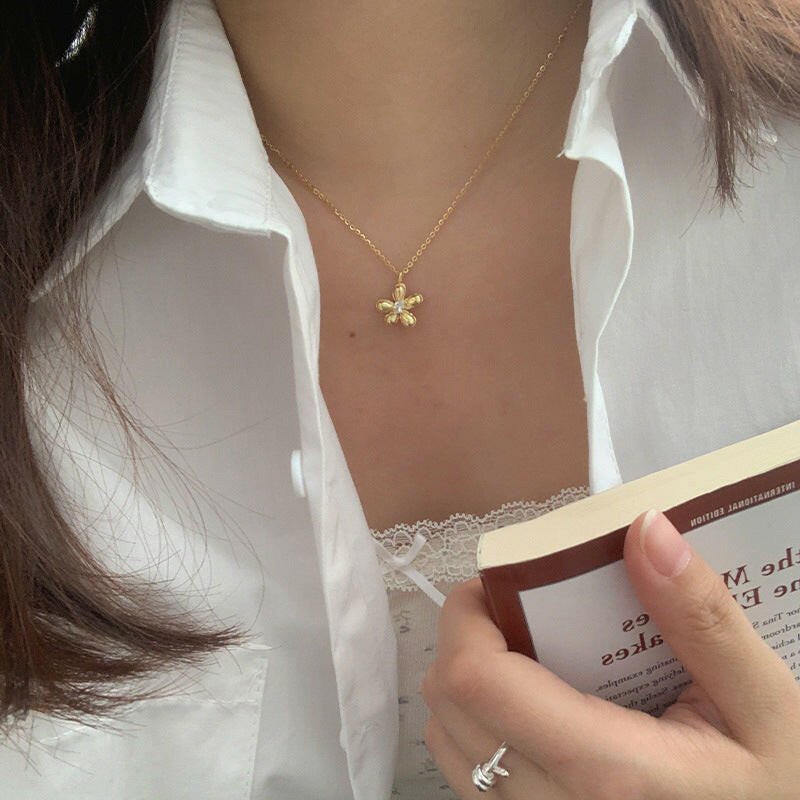 S925 Sterling Silver Egg Flower Necklace