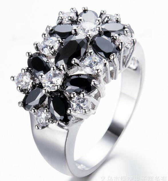 Floral Elegance Wedding Ring - Nature-Inspired Design Black