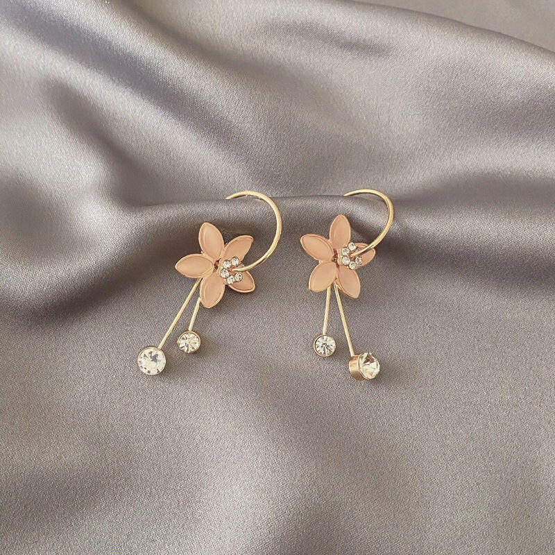 Geometric Temperament Earrings Five petal flower