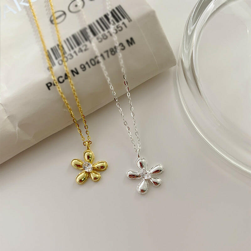S925 Sterling Silver Egg Flower Necklace