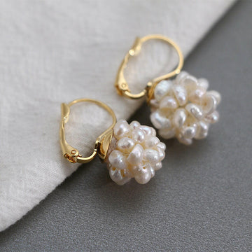 Minimalist 14k Gold Natural Pearl Earrings Picture color