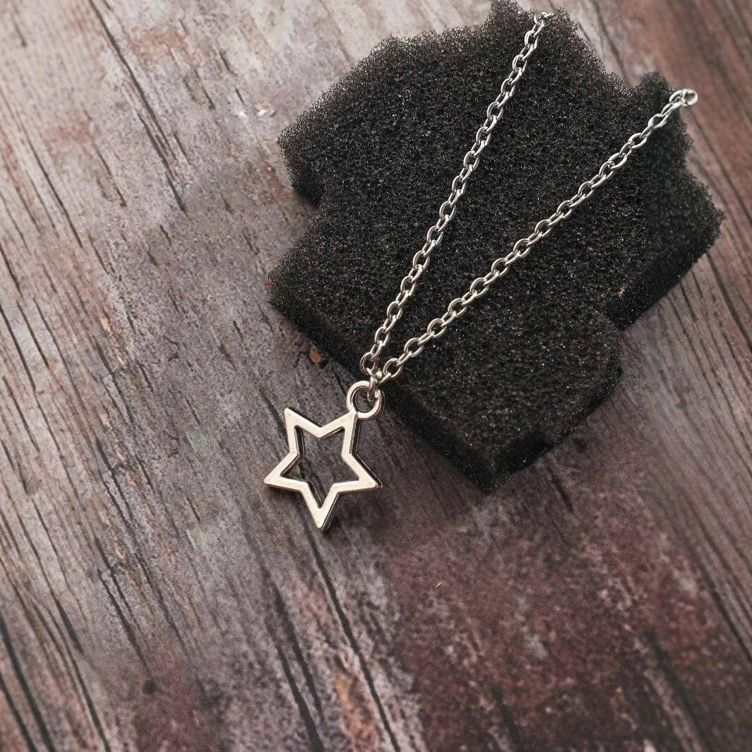 Hollow Stars Clavicle Chain Necklace